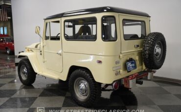 Toyota-Land-cruiser-1970-White-Black-47
