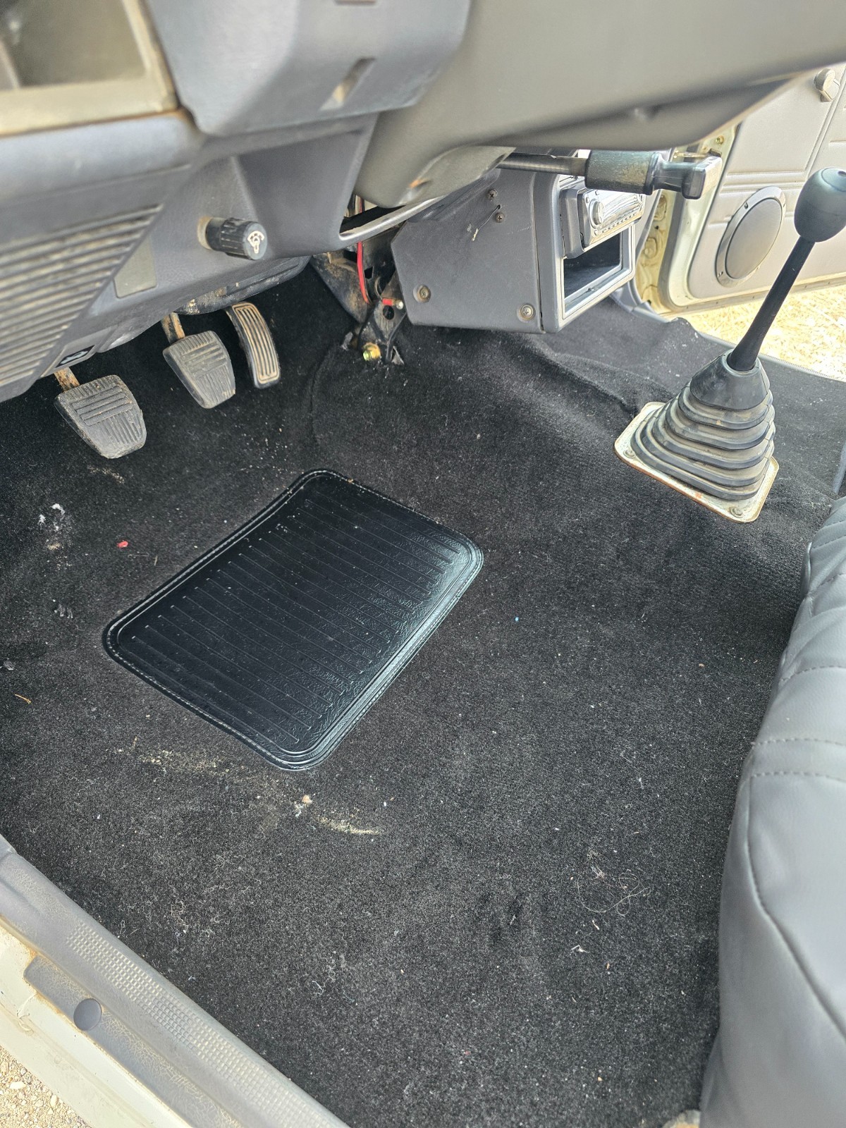 Toyota-Pickup-1987-Standard-Cab-Pickup-12