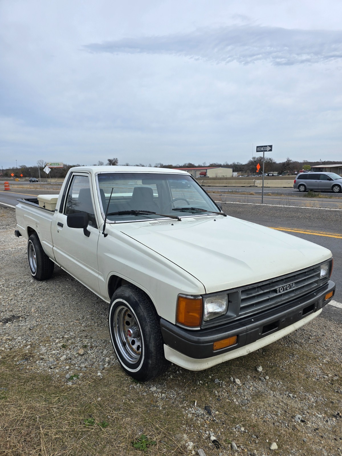 Toyota-Pickup-1987-Standard-Cab-Pickup-2