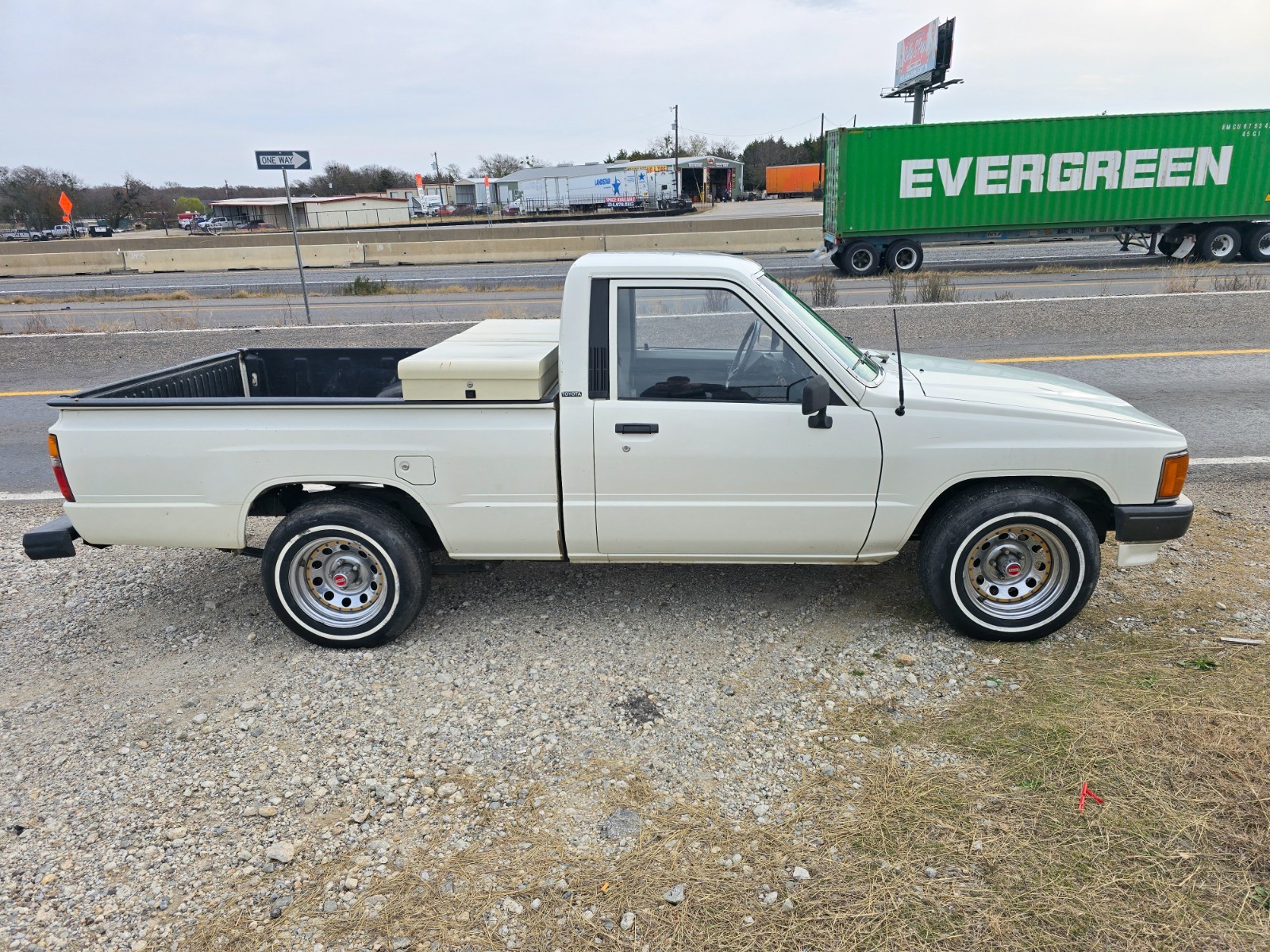 Toyota-Pickup-1987-Standard-Cab-Pickup-3