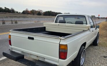 Toyota-Pickup-1987-Standard-Cab-Pickup-4