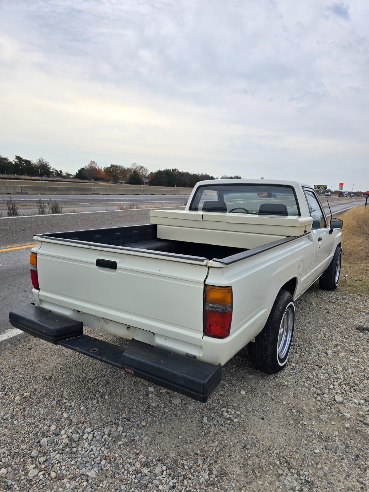 Toyota-Pickup-1987-Standard-Cab-Pickup-4