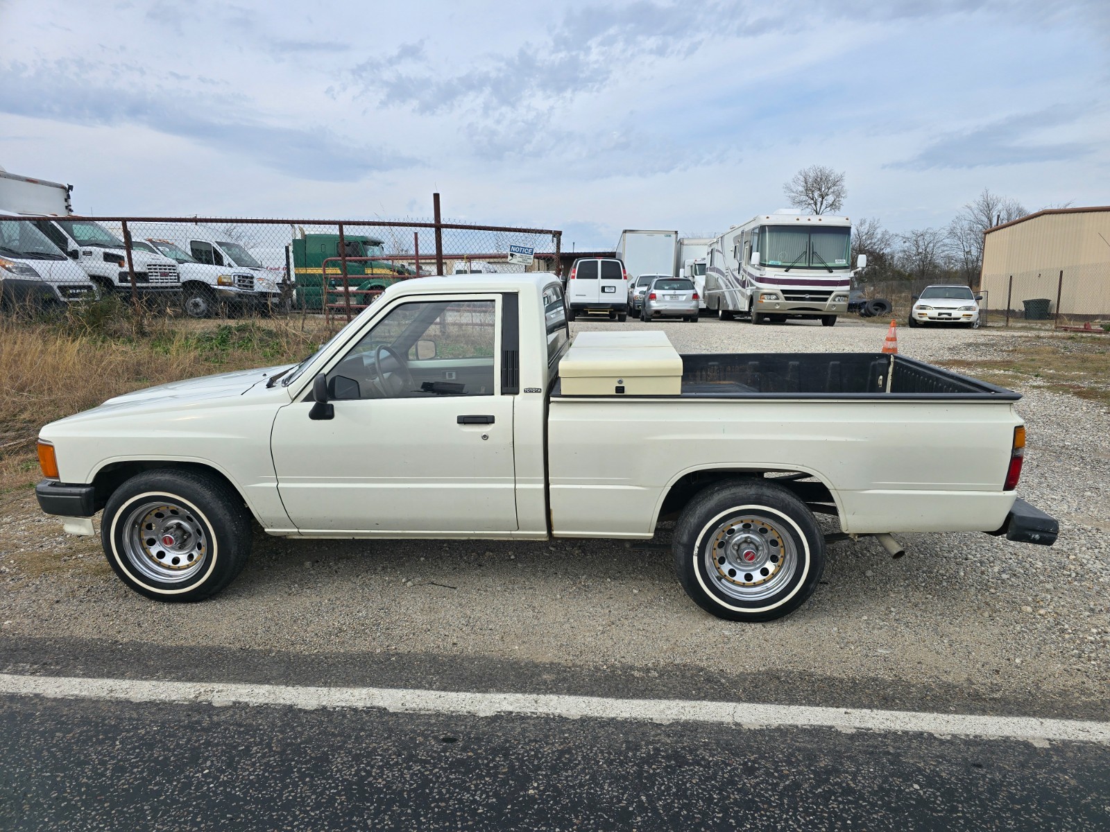 Toyota-Pickup-1987-Standard-Cab-Pickup-7