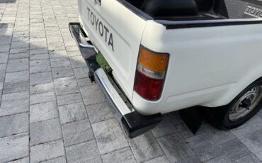 Toyota-Pickup-1989-Pickup-11