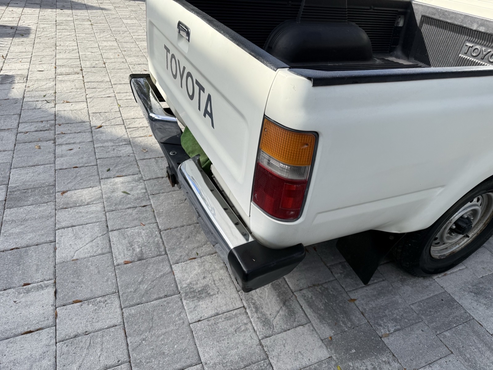 Toyota-Pickup-1989-Pickup-11