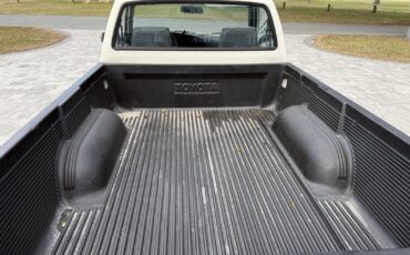 Toyota-Pickup-1989-Pickup-15