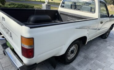 Toyota-Pickup-1989-Pickup-4