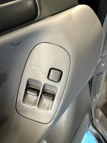 Toyota-Previa-1995-Mini-Passenger-Van-38