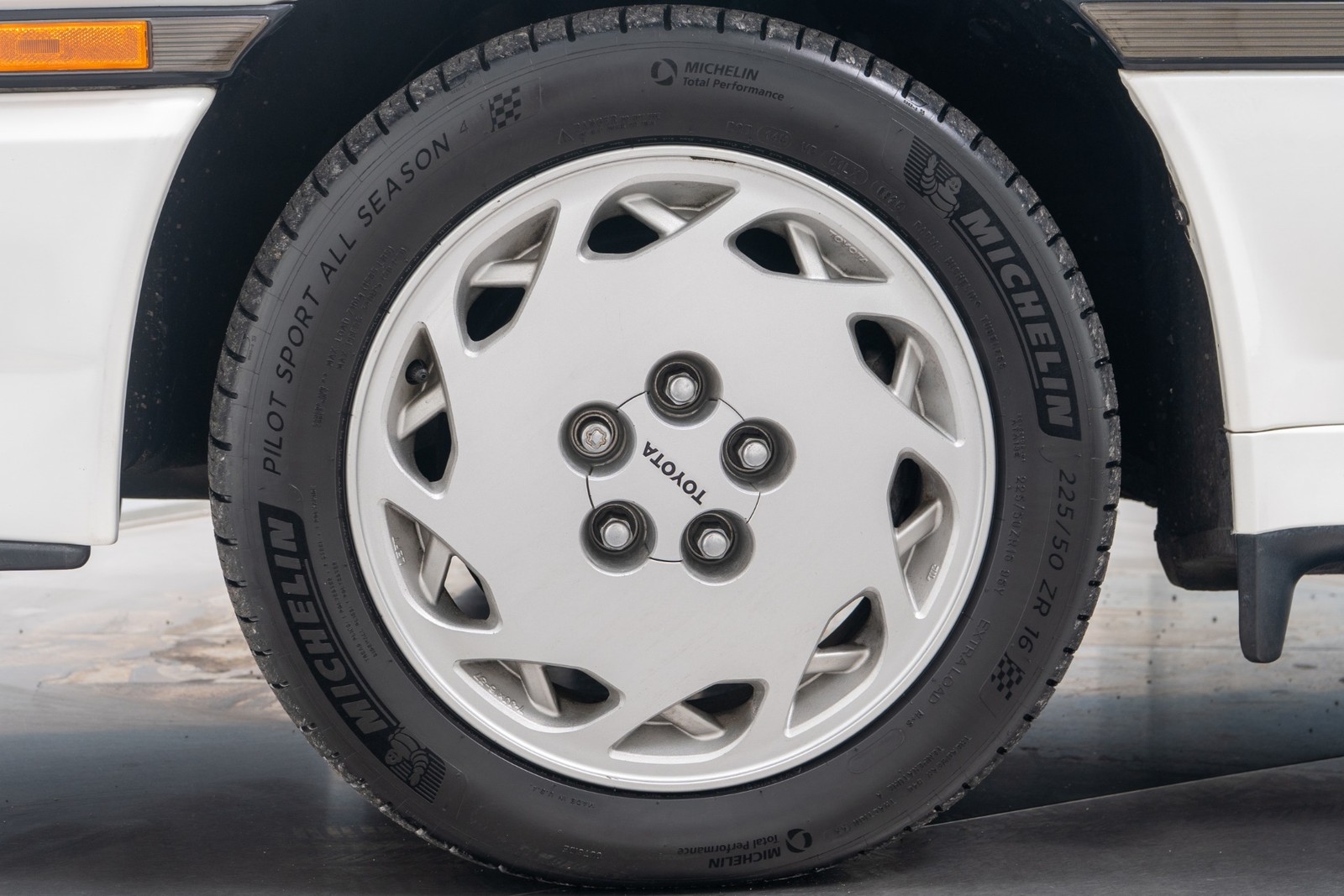 Toyota-Supra-1988-Hatchback-10