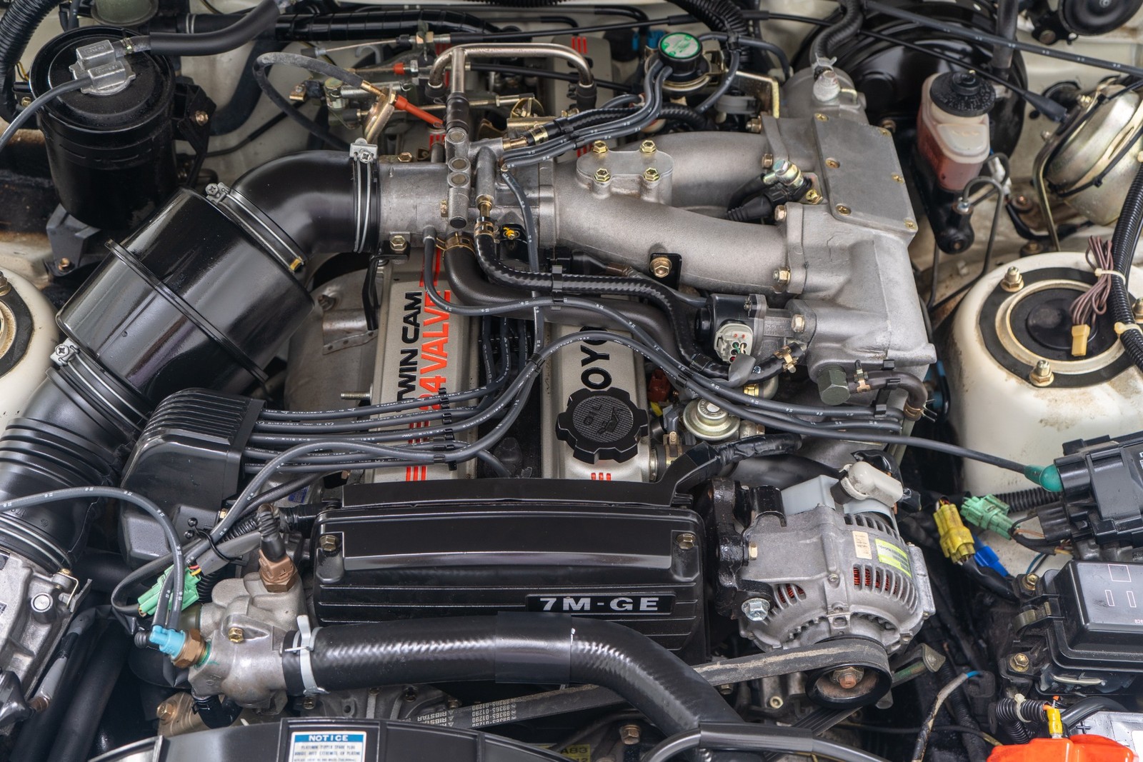 Toyota-Supra-1988-Hatchback-11