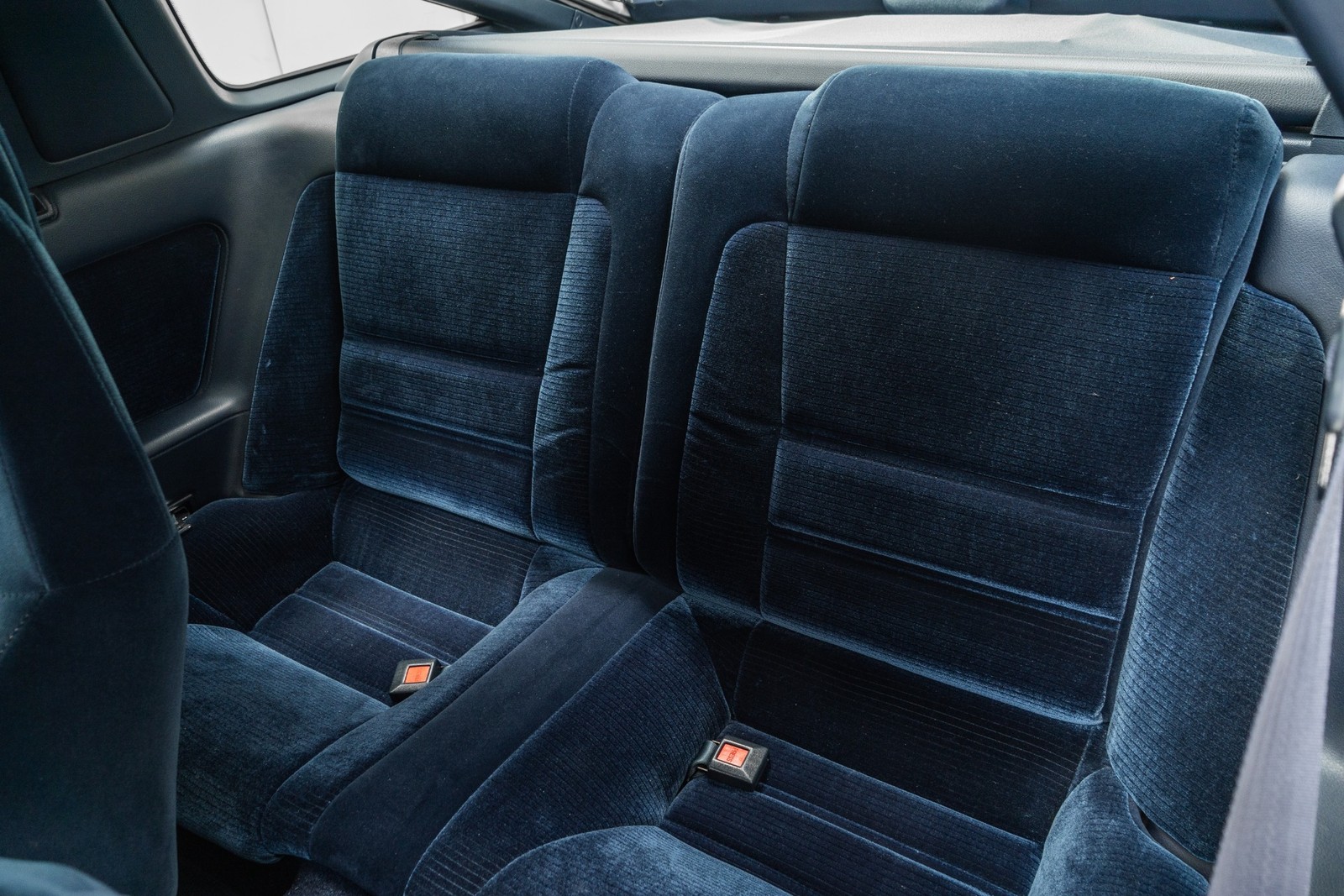 Toyota-Supra-1988-Hatchback-15