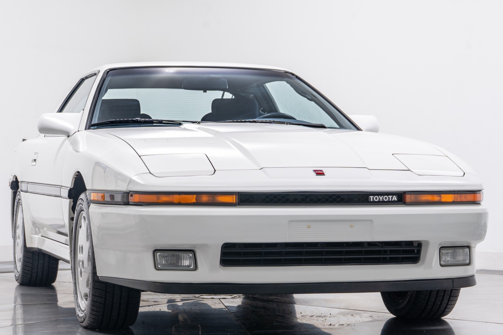 Toyota-Supra-1988-Hatchback-2