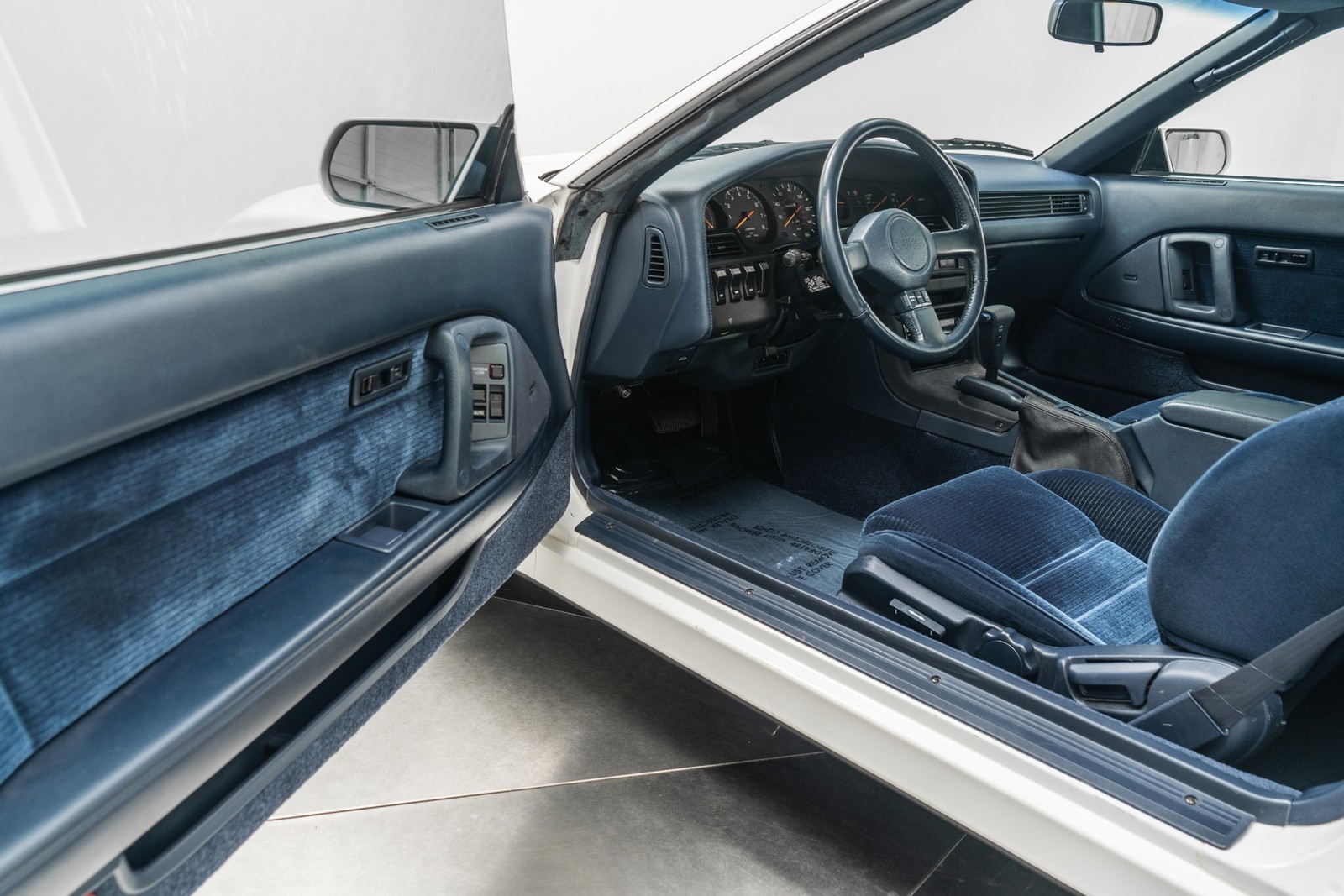 Toyota-Supra-1988-Hatchback-21