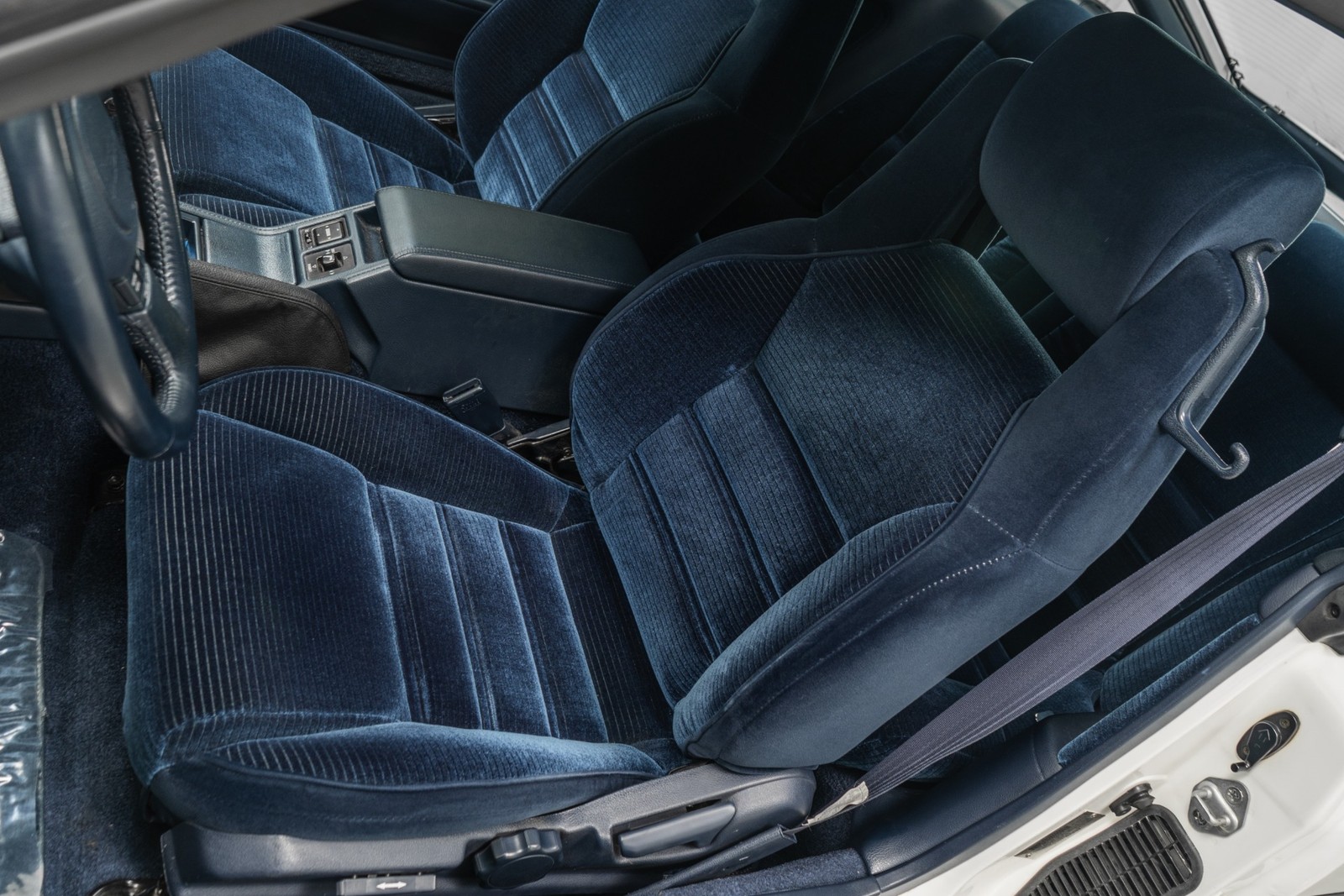 Toyota-Supra-1988-Hatchback-25