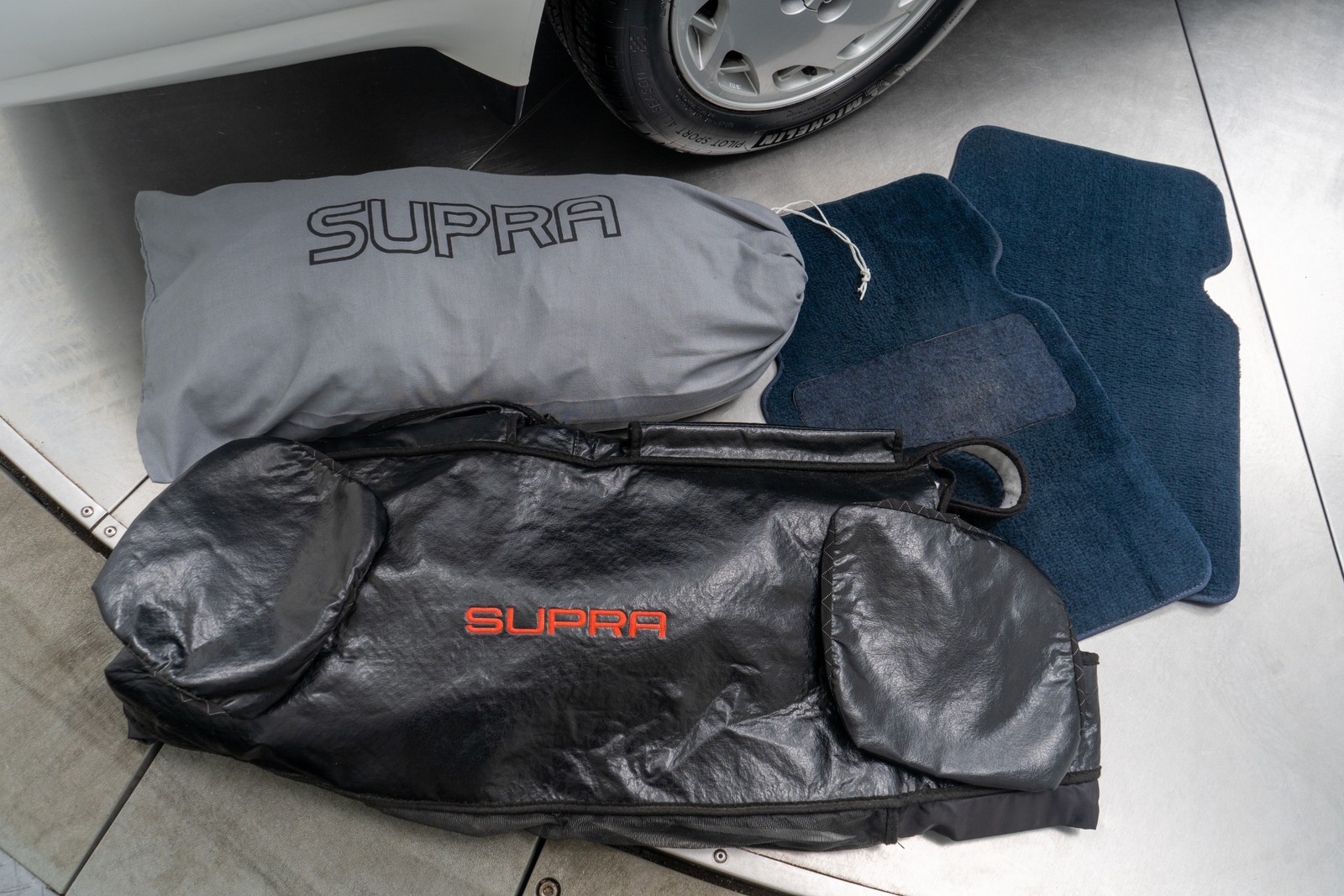 Toyota-Supra-1988-Hatchback-30