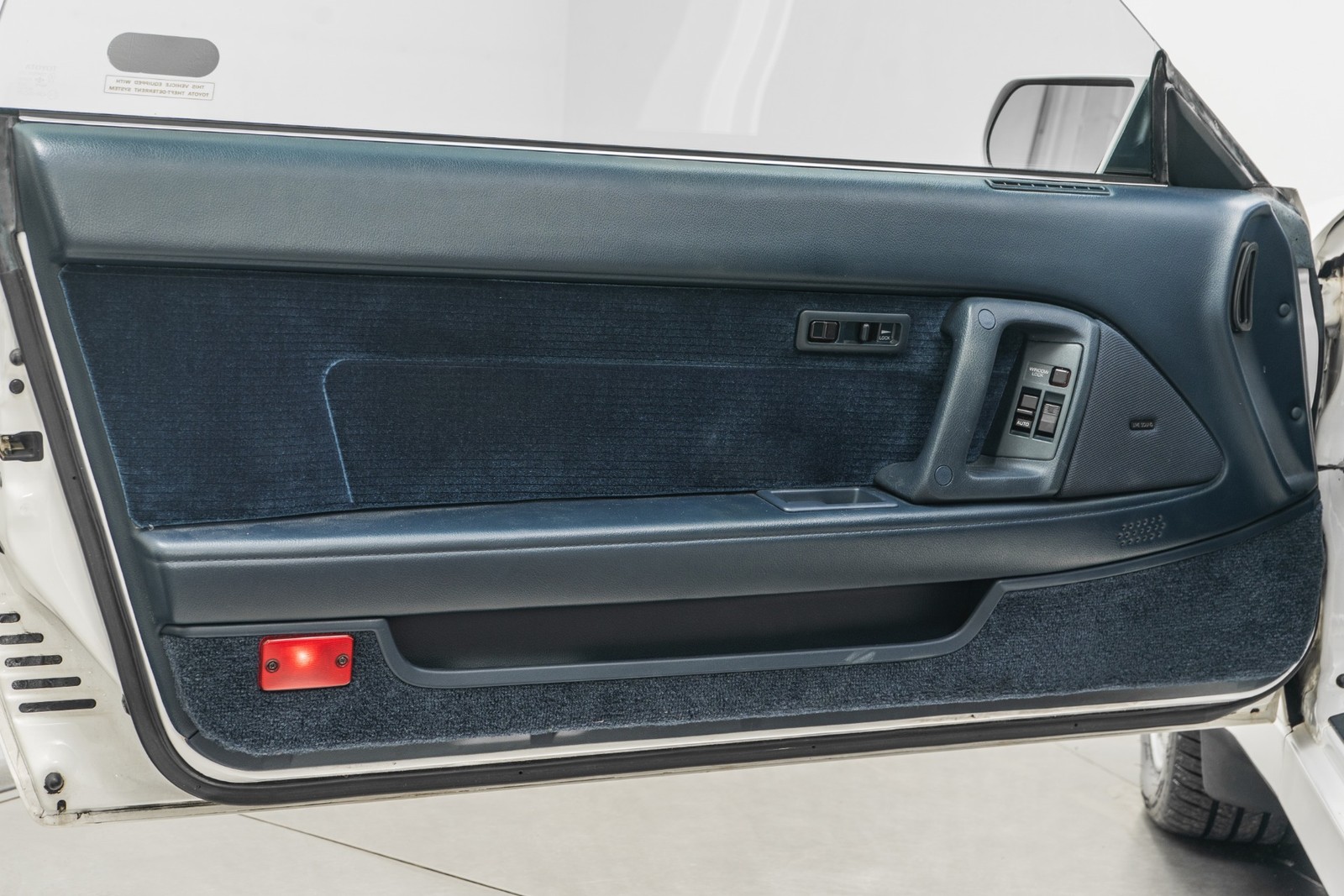 Toyota-Supra-1988-Hatchback-31