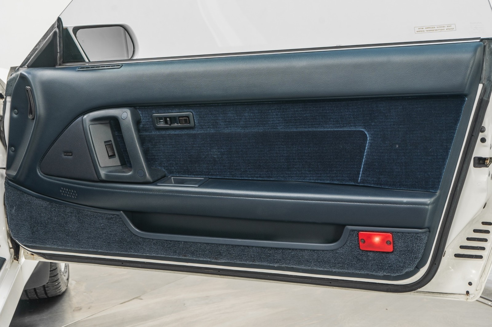 Toyota-Supra-1988-Hatchback-32