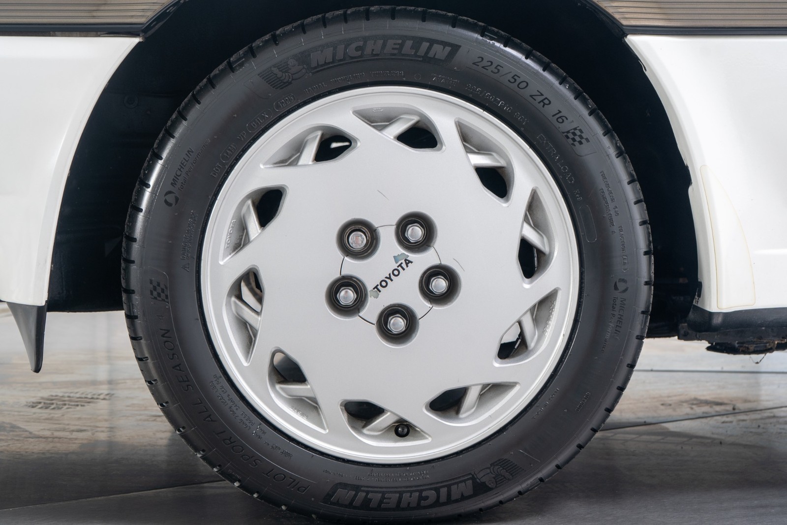 Toyota-Supra-1988-Hatchback-33