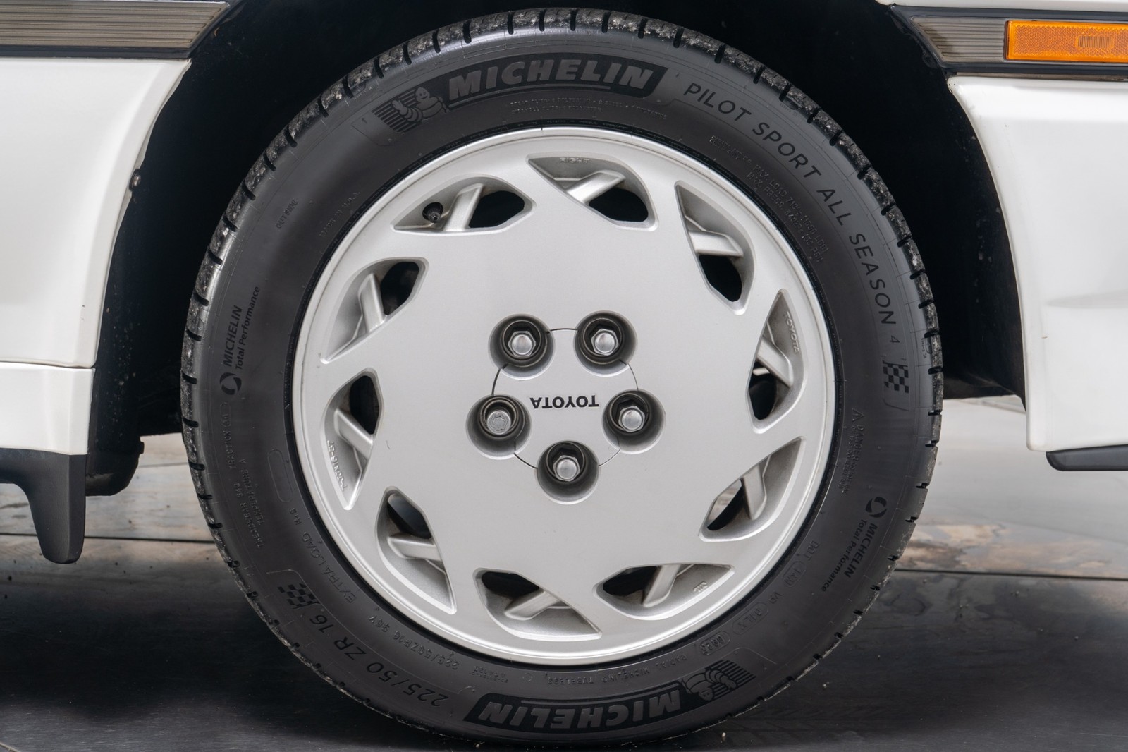 Toyota-Supra-1988-Hatchback-34