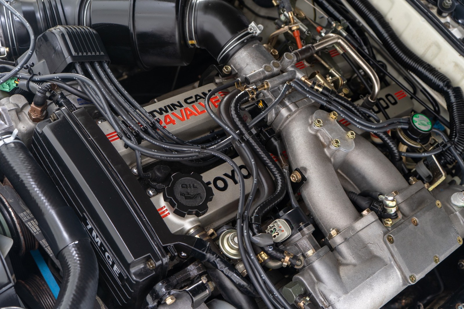 Toyota-Supra-1988-Hatchback-35