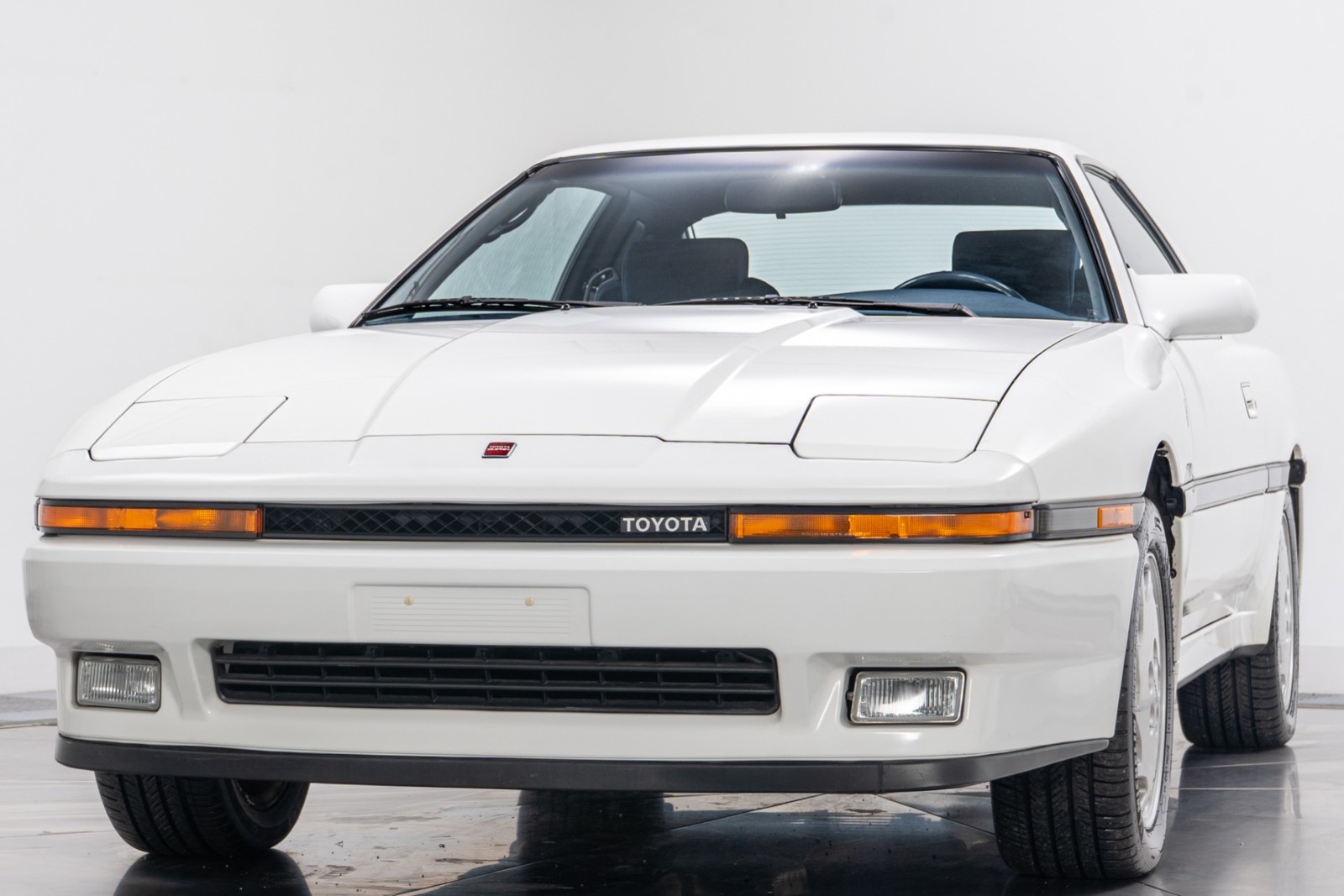 Toyota-Supra-1988-Hatchback-4