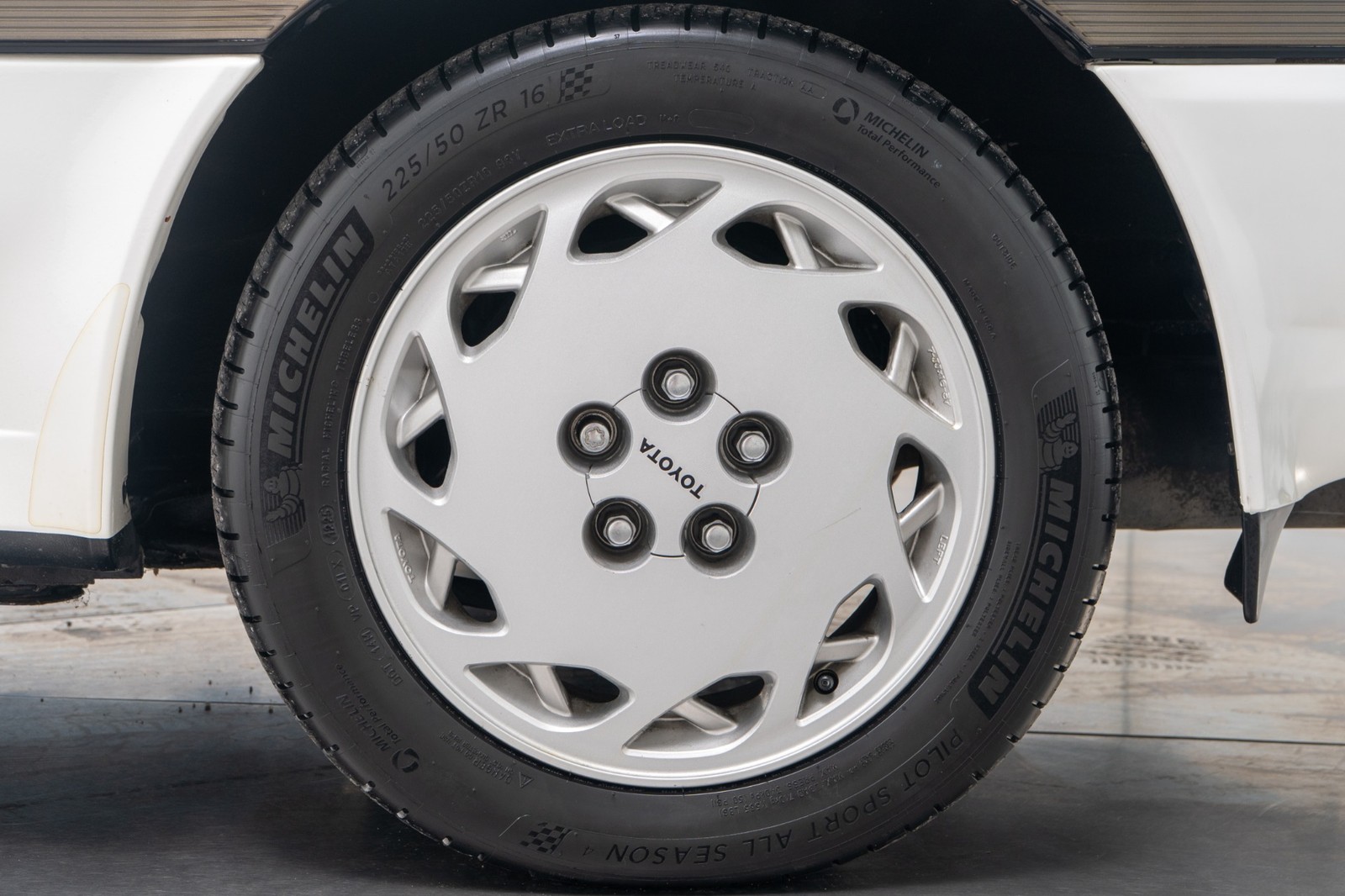 Toyota-Supra-1988-Hatchback-9