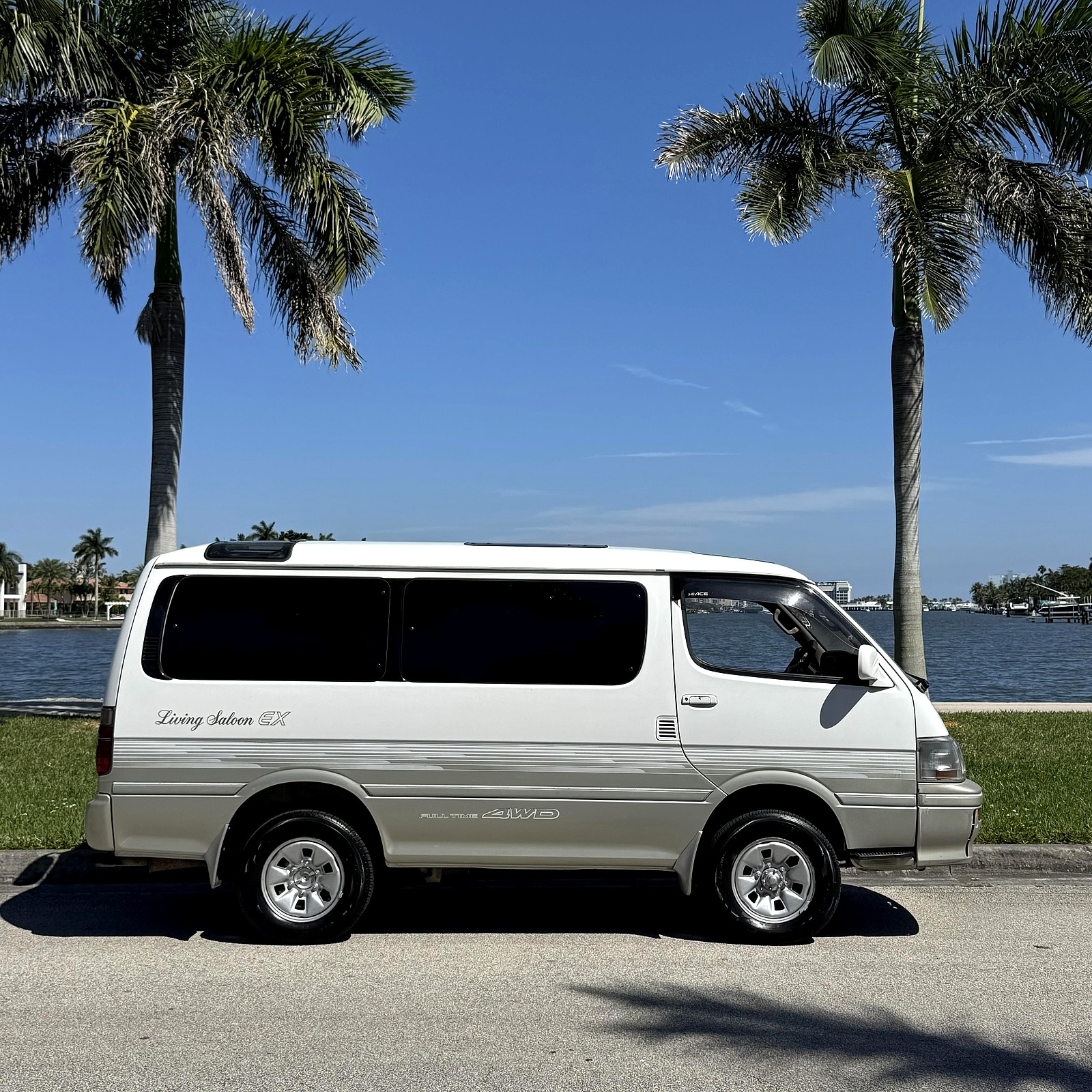 Toyota VW EUVROVAN PREVIA SIENNA PRADO LAND CRUISER 1995 Minivan
