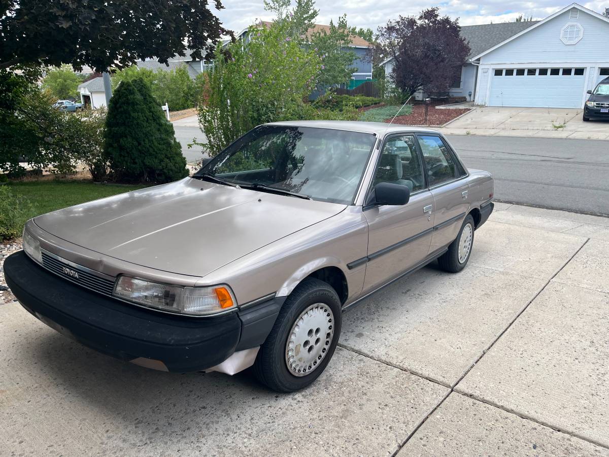 Toyota-camry-1988-brown-1
