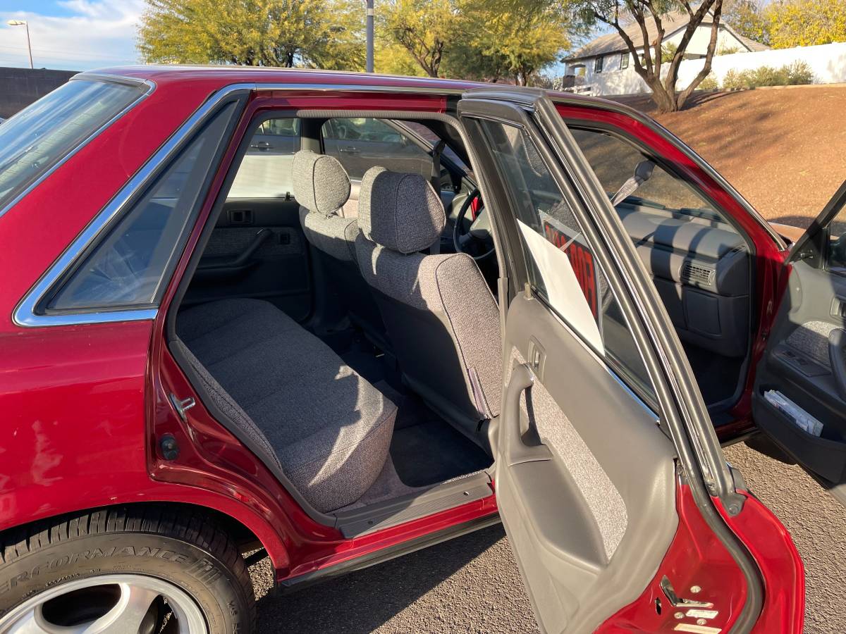 Toyota-camry-1990-red-1