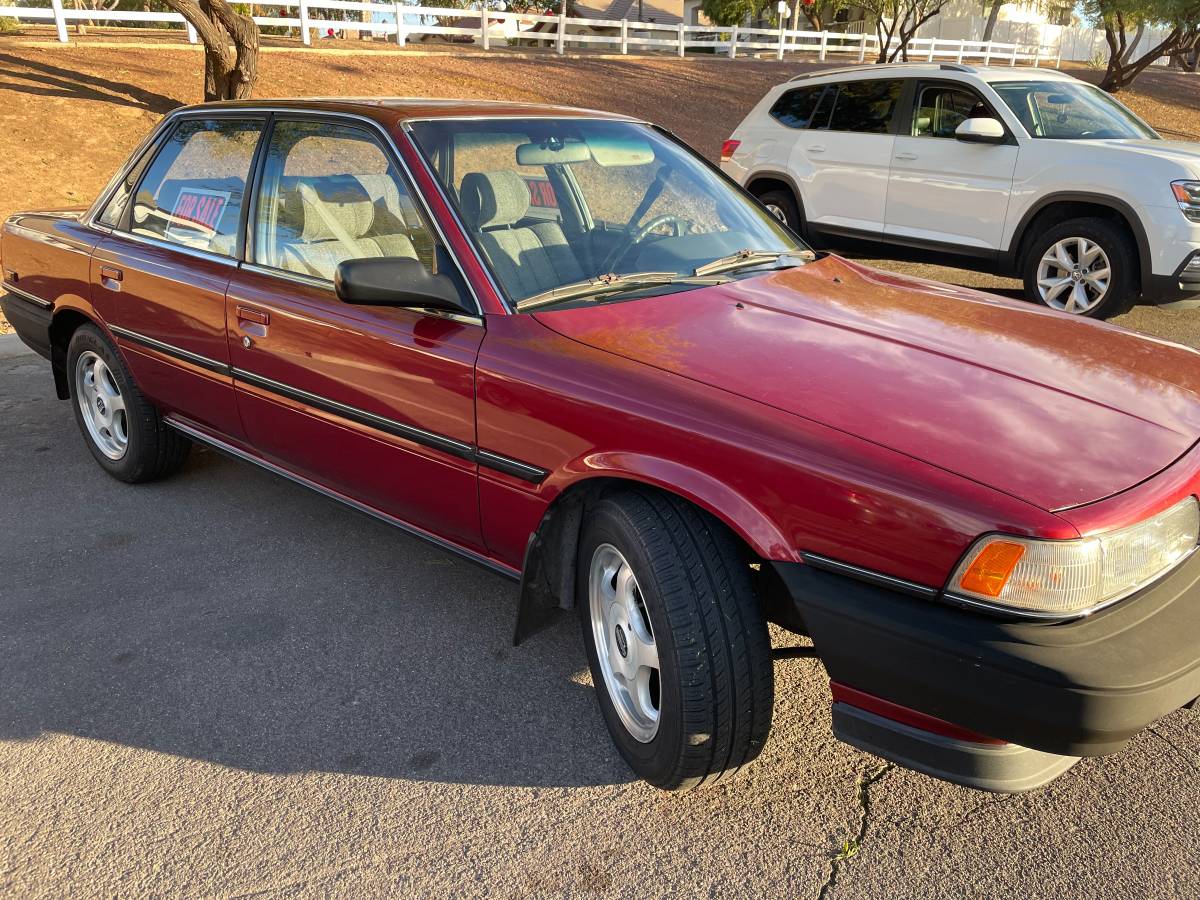 Toyota-camry-1990-red
