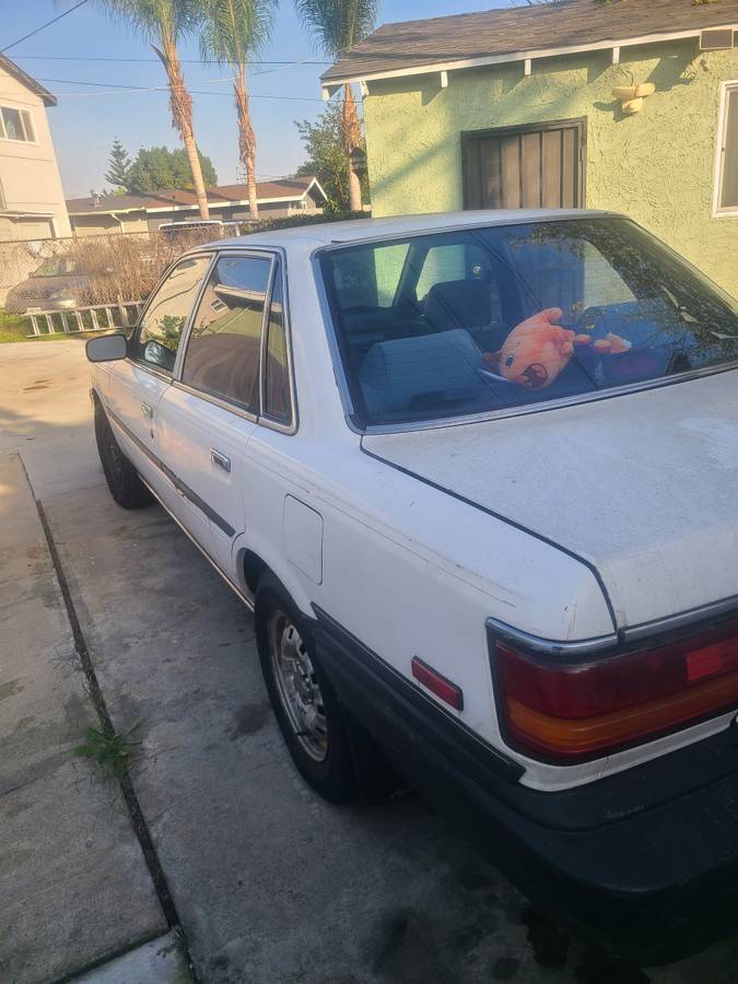 Toyota-camry-1990-white-1