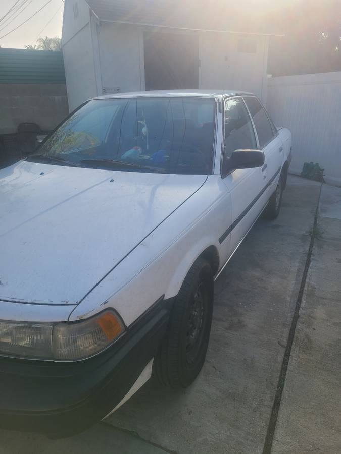 Toyota-camry-1990-white-2
