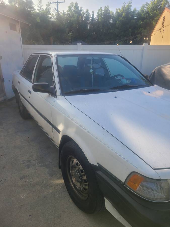 Toyota-camry-1990-white-3