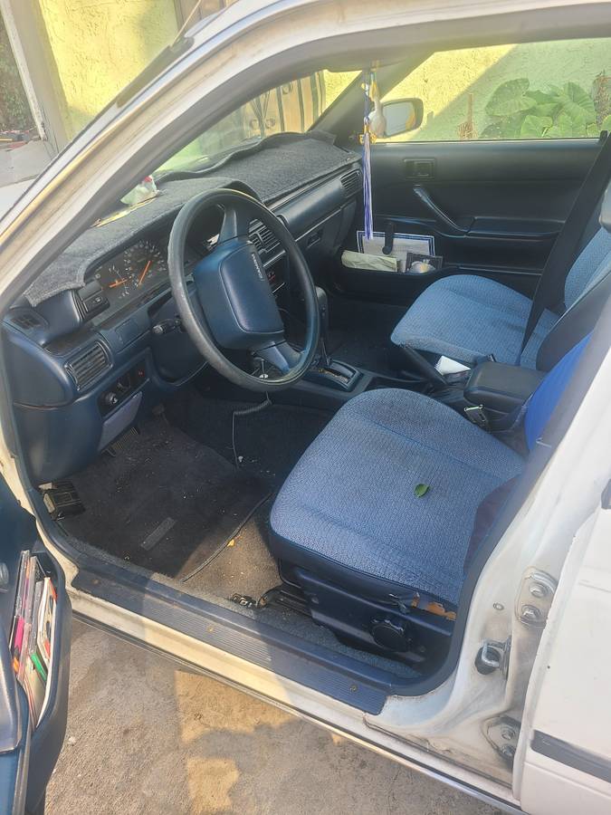 Toyota-camry-1990-white