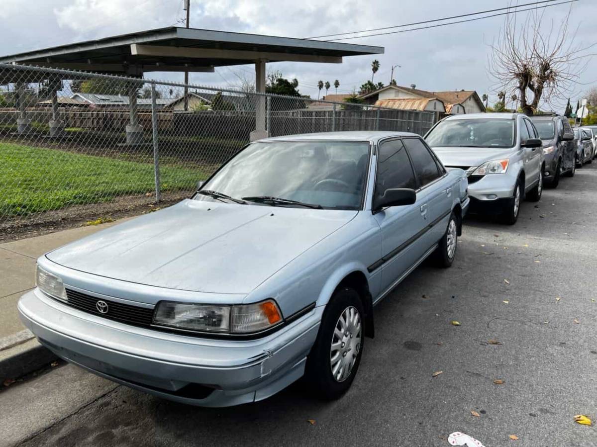 Toyota-camry-1991-blue