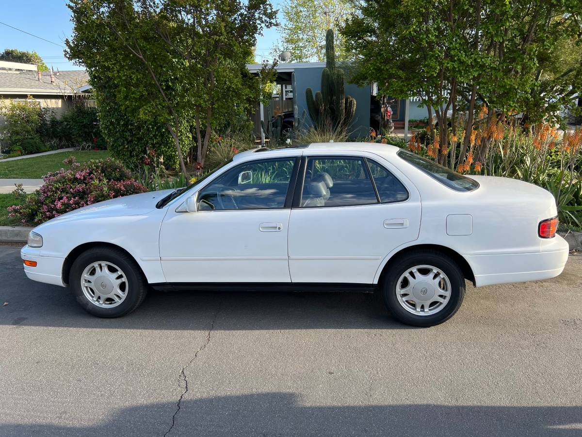 Toyota-camry-1993-10