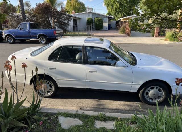Toyota-camry-1993-11