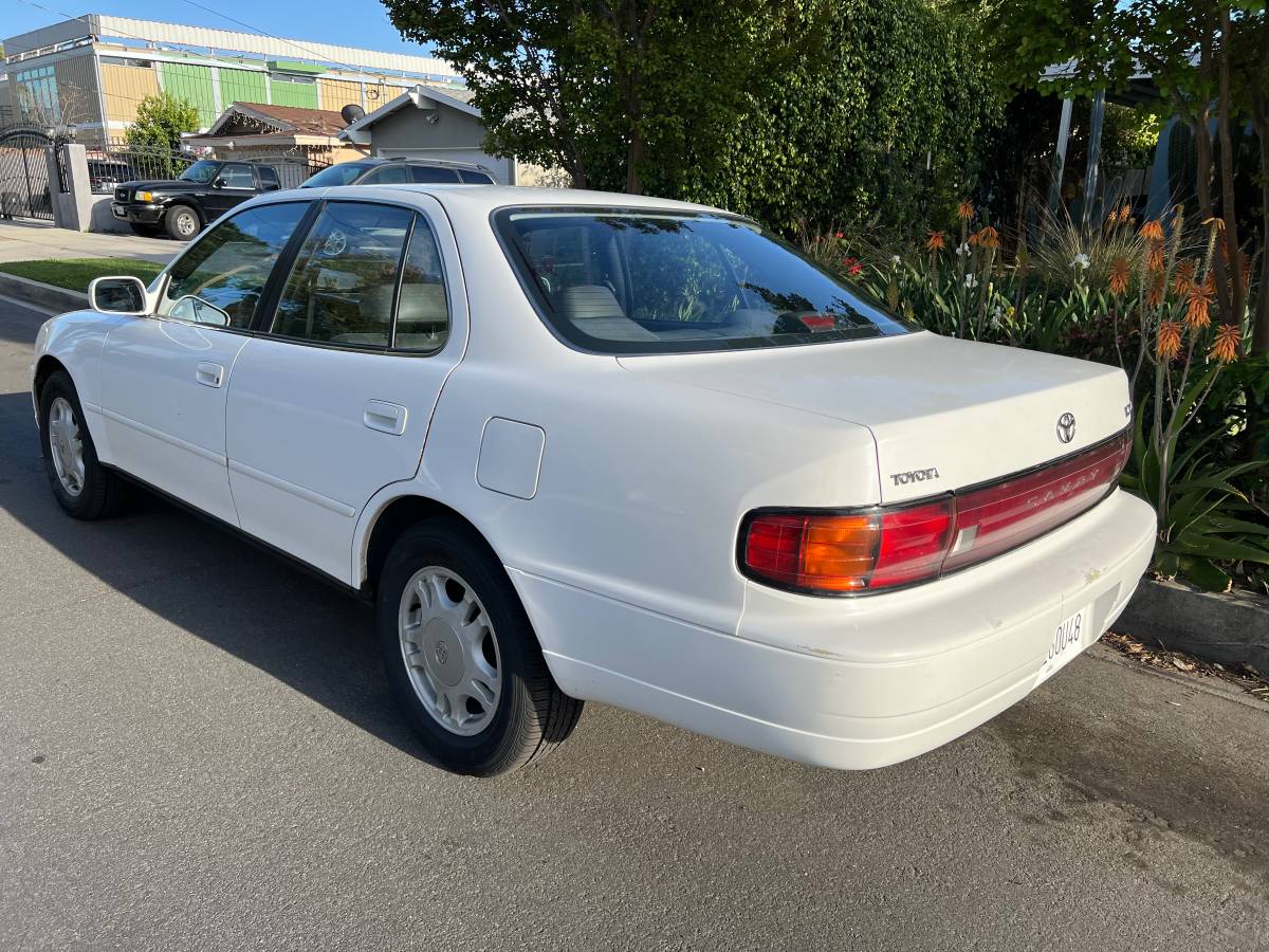 Toyota-camry-1993-25