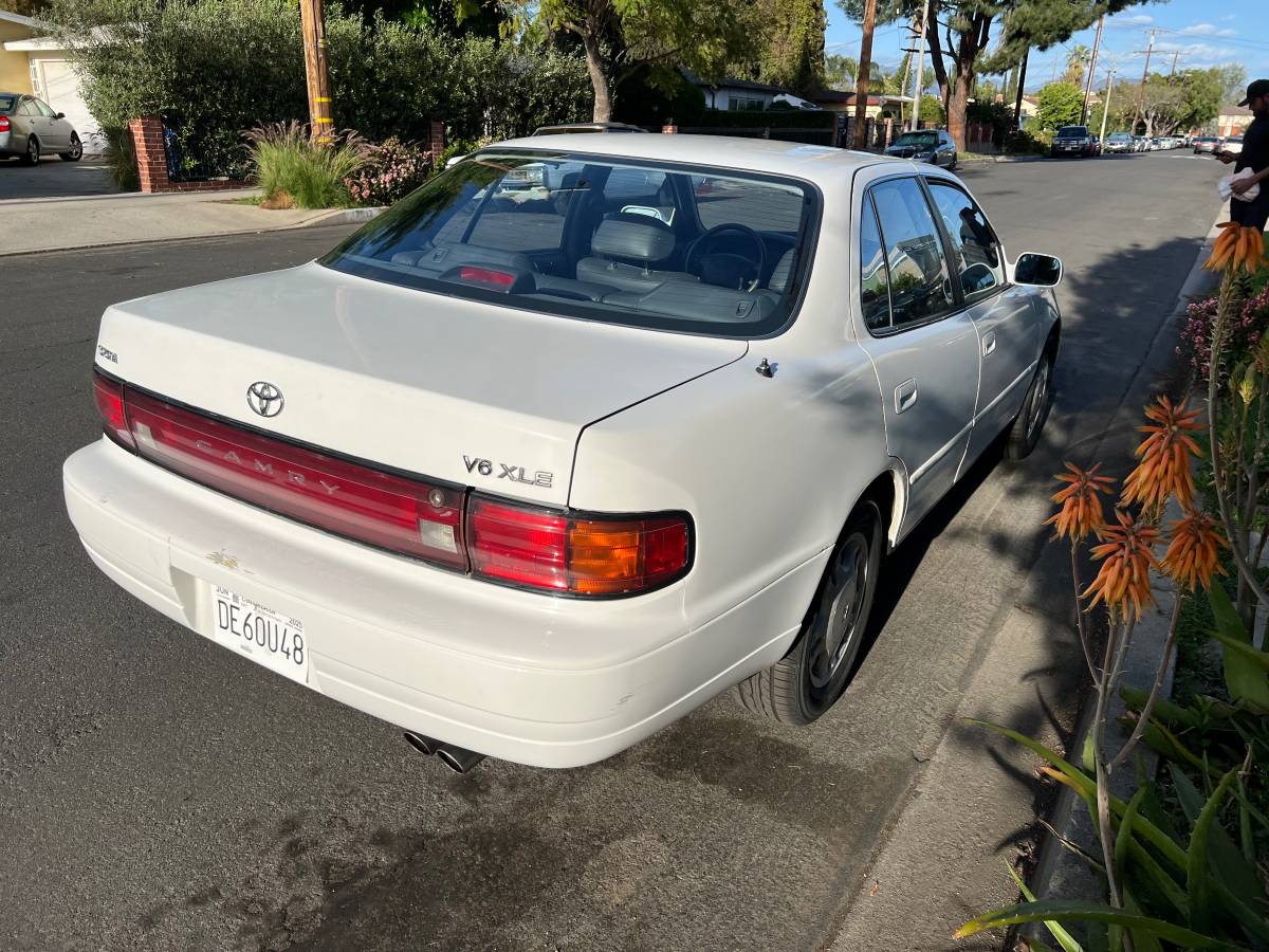 Toyota-camry-1993-26