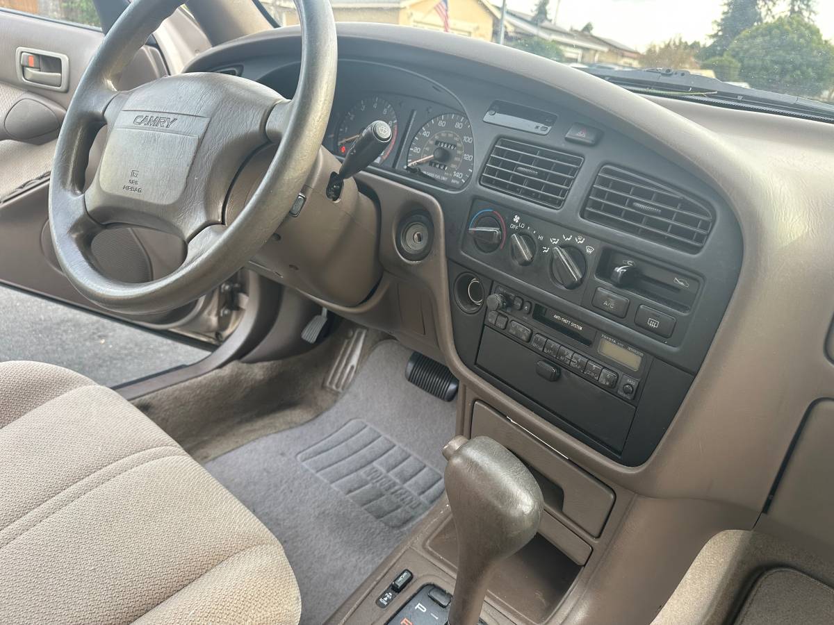 Toyota-camry-1995-16
