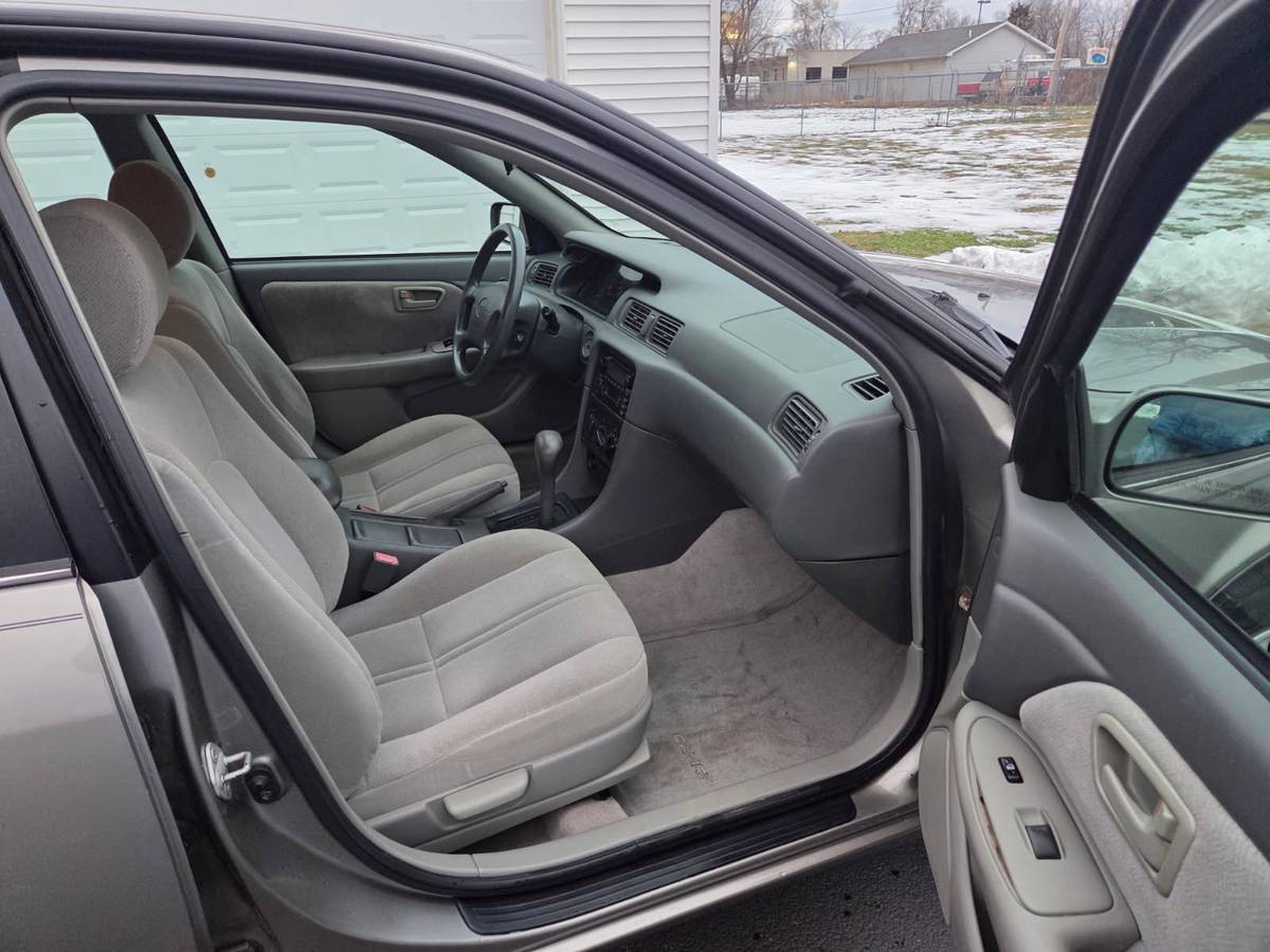 Toyota-camry-2000-12