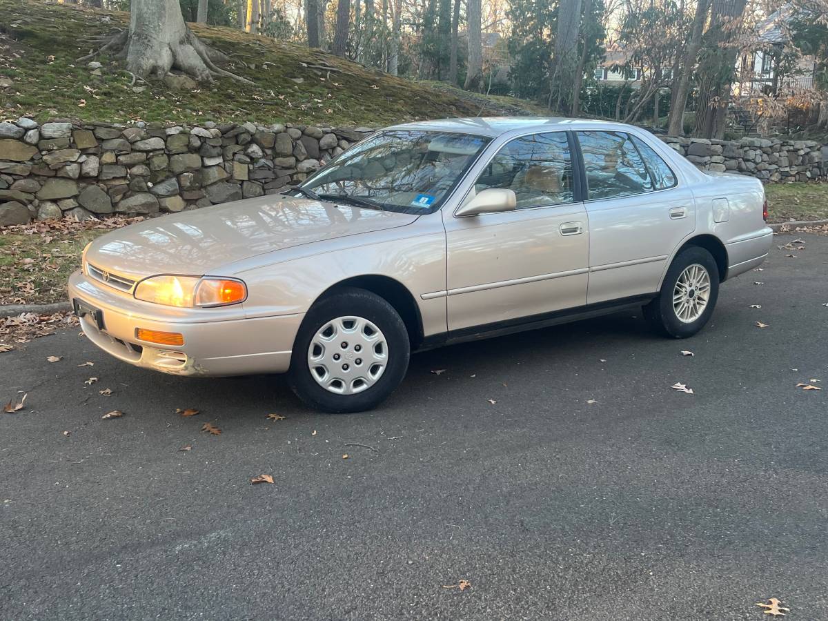 Toyota-camry-le-1996-2