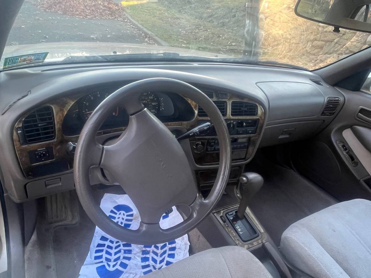 Toyota-camry-le-1996-9