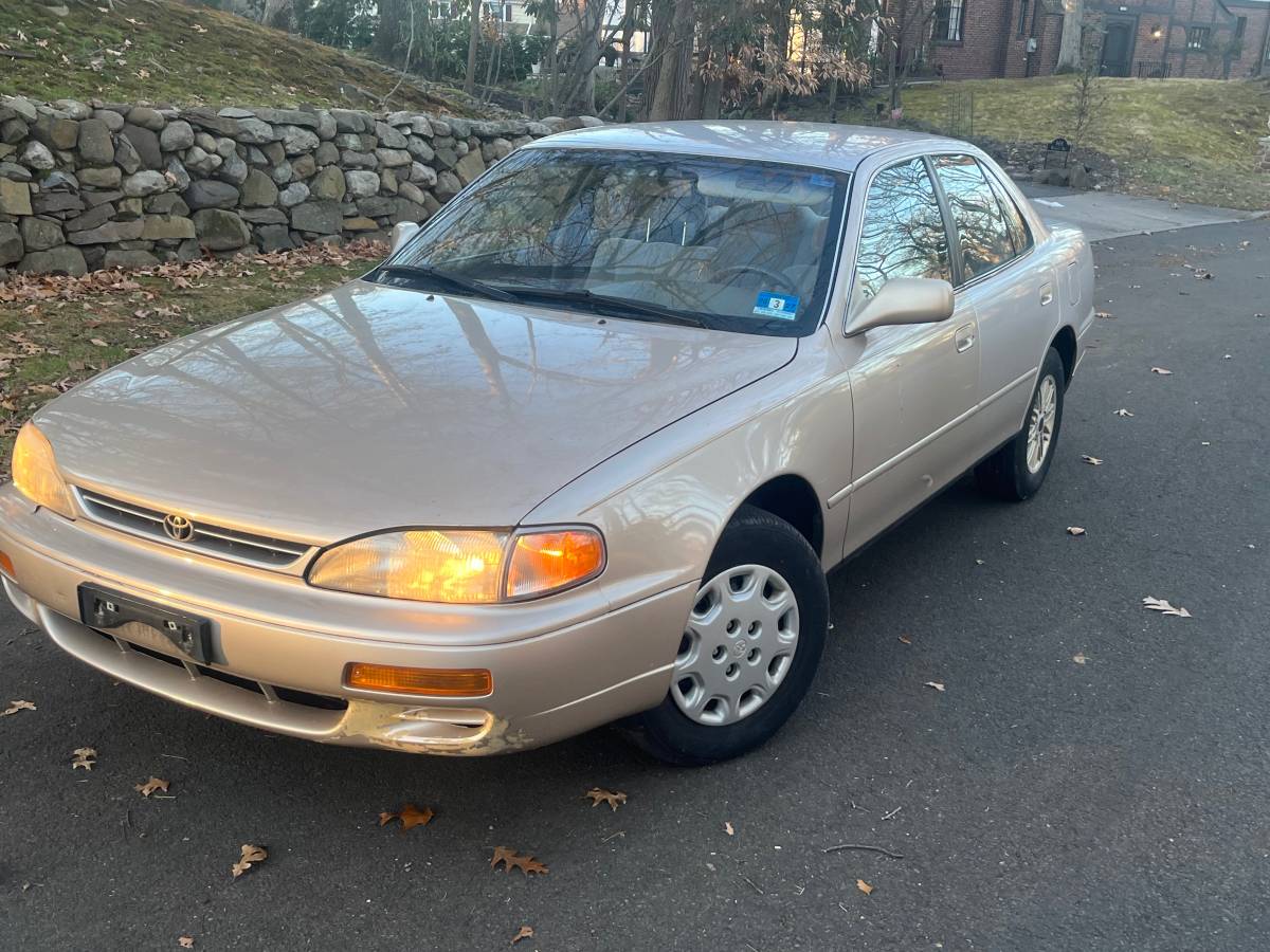 Toyota-camry-le-1996