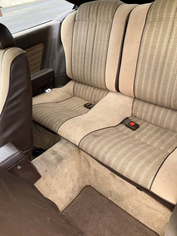 Toyota-celica-gt-1984-brown-10