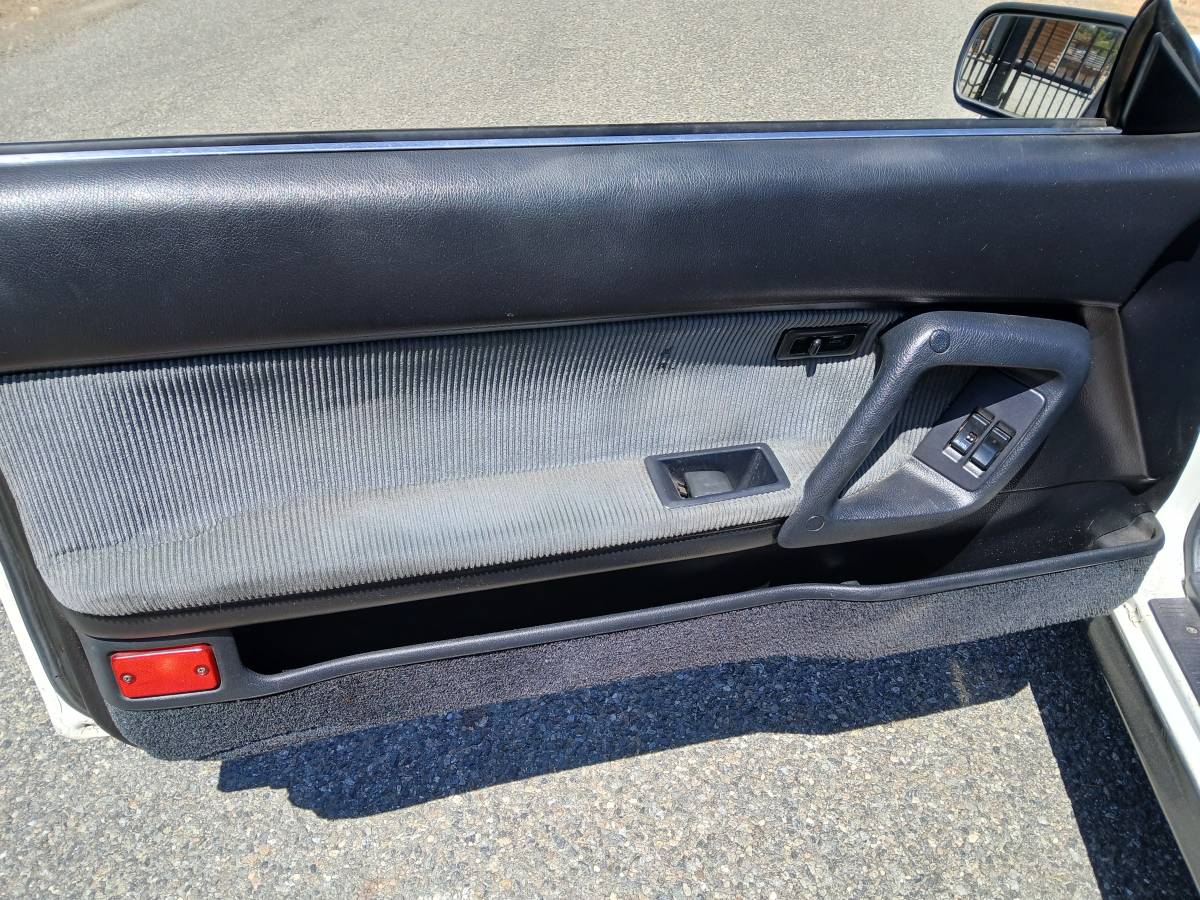 Toyota-celica-gt-convertible-1988-white-11