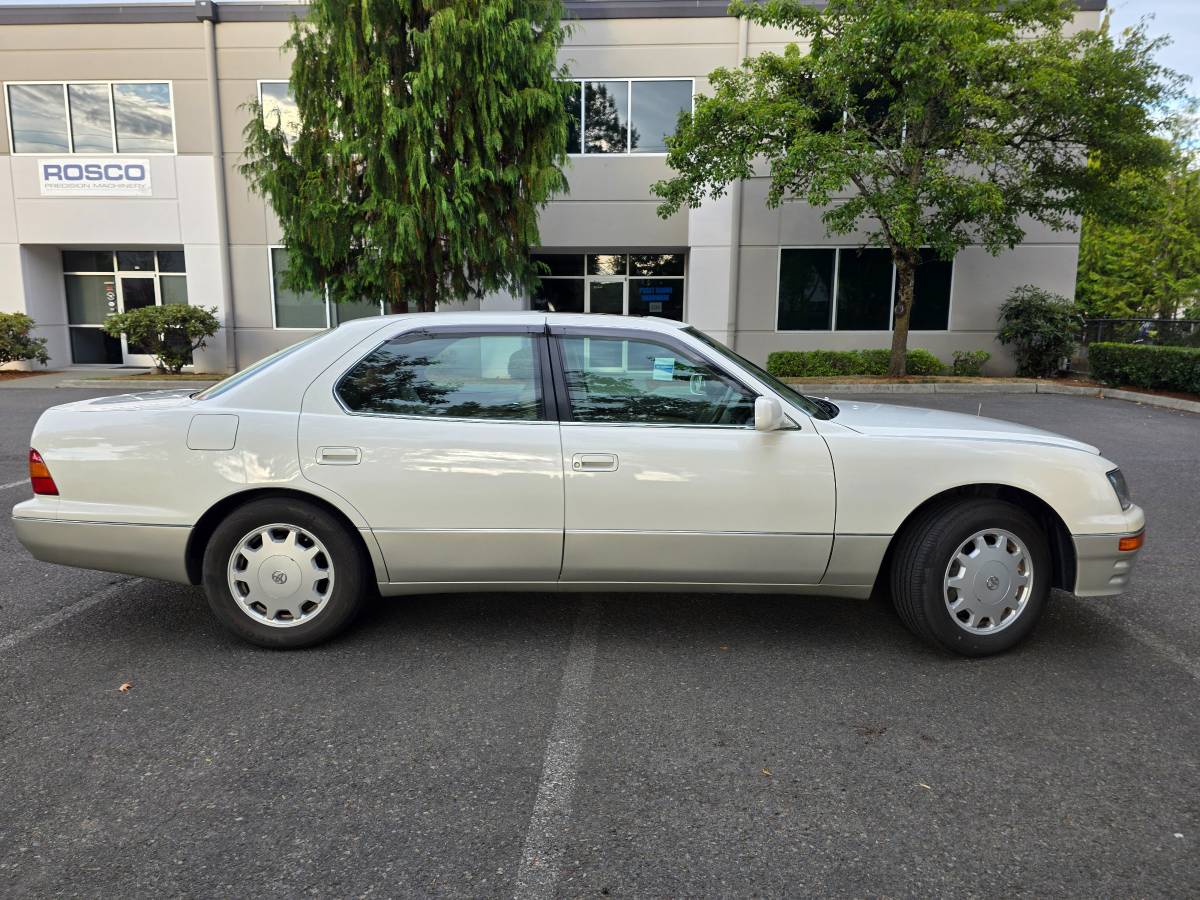 Toyota-celsior-1996-1