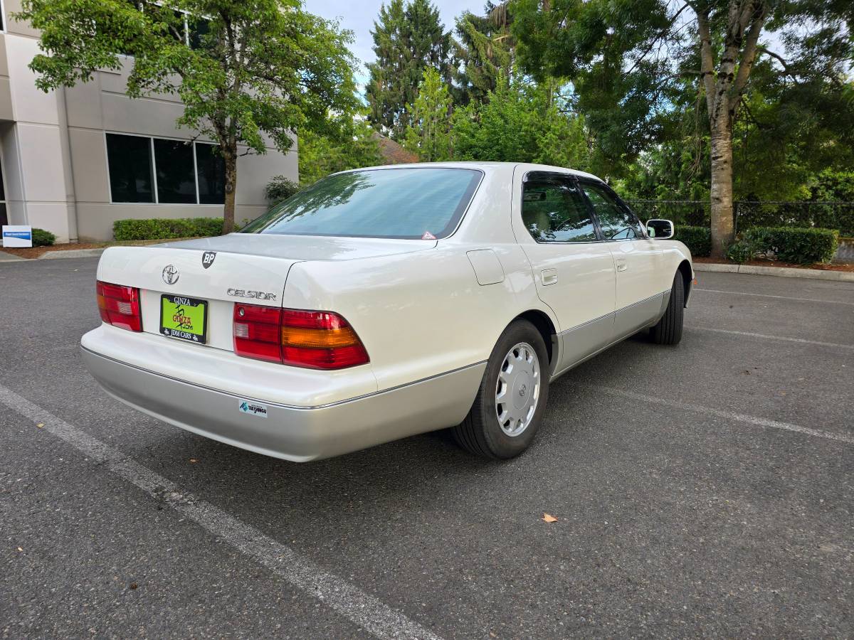 Toyota-celsior-1996-11
