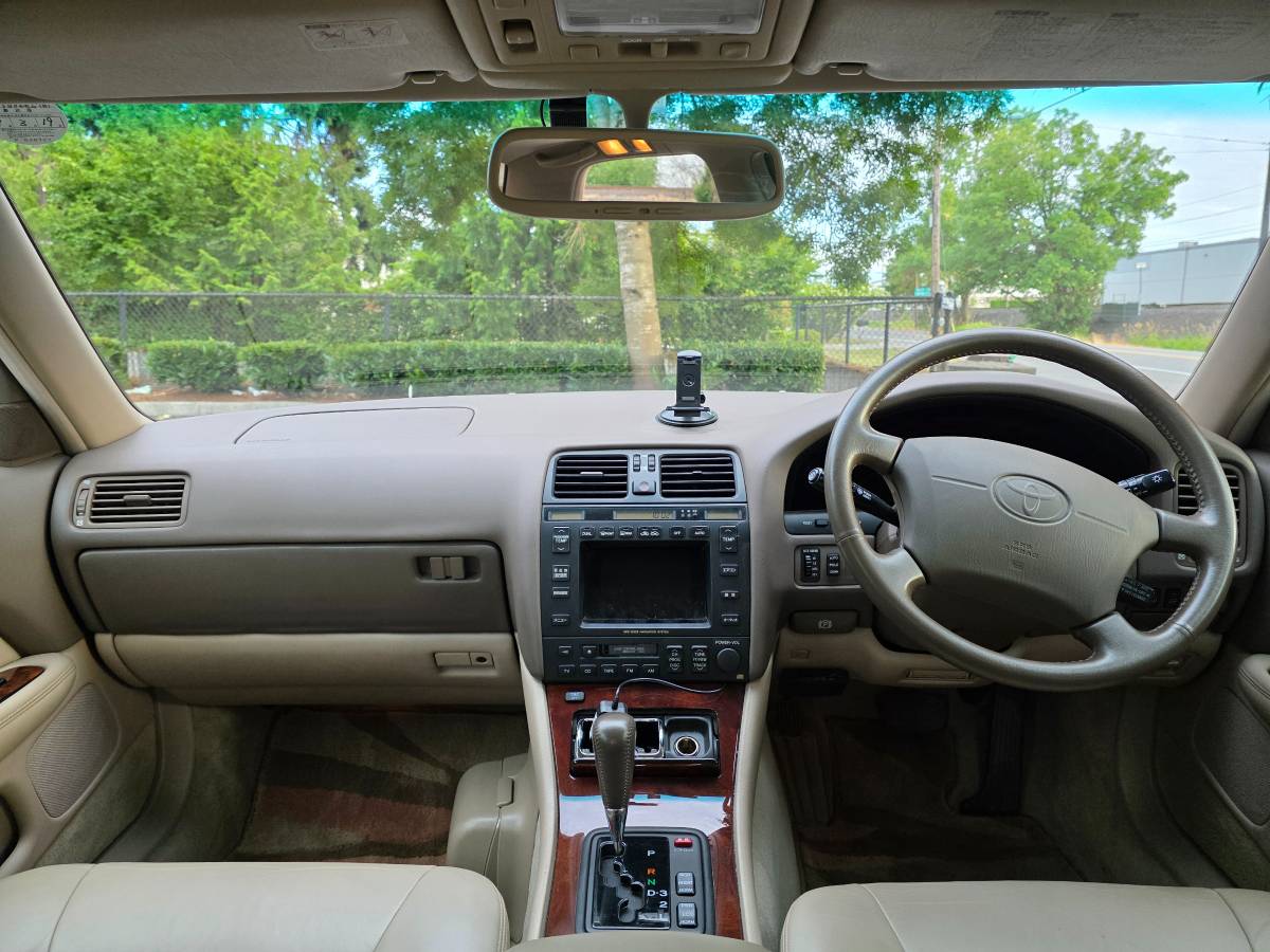 Toyota-celsior-1996-3