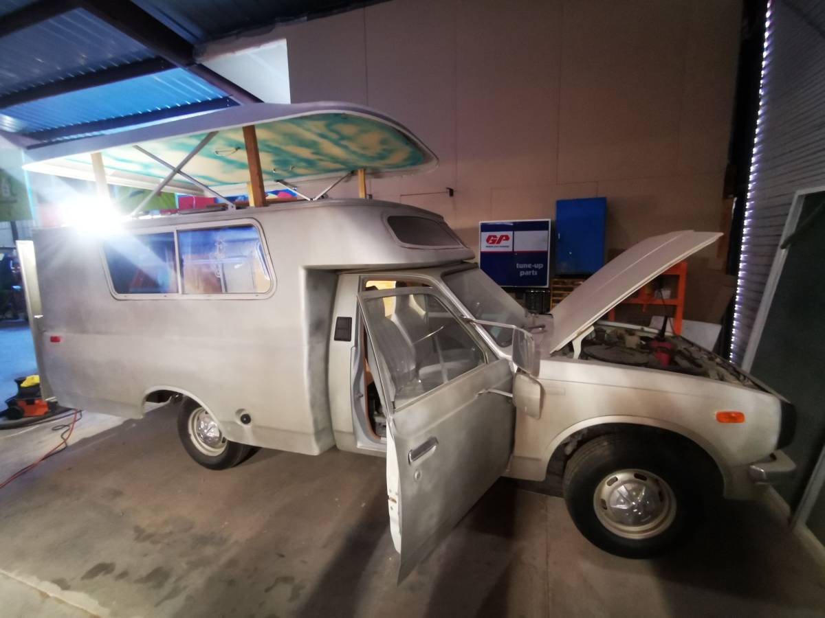 Toyota-chinook-1977-silver-1